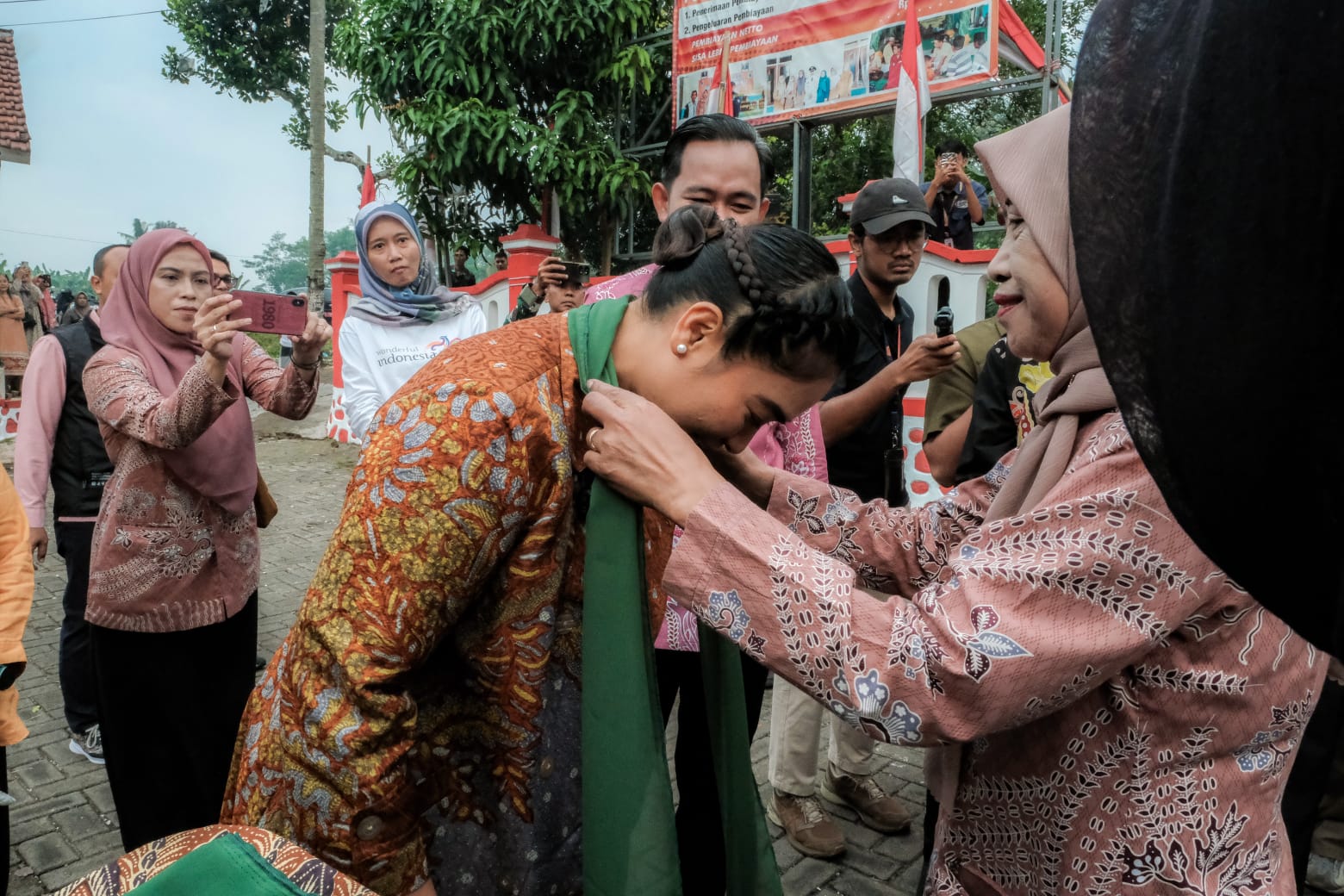 Kunjungan Ibu Wakil Menteri Pariwisata ke Desa Wisata Adat Arjasa